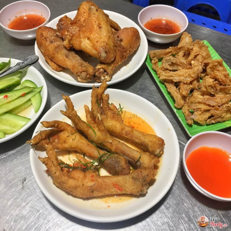 Chân gà chiên bơ tỏi